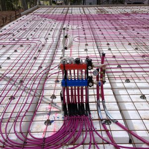 hydronic floor heating pipe in slab and manifold