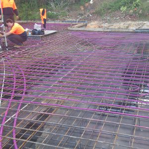 hydronic floor heating pipe in large slab